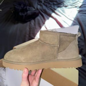 Classic Ultra Mini Uggs Antelope Size 8